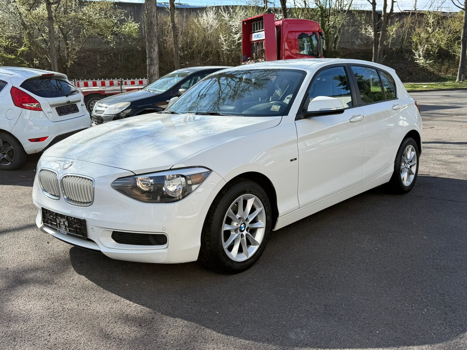 BMW 114i Lim. 5-trg. *1. Hand *TÜV NEU *AHK