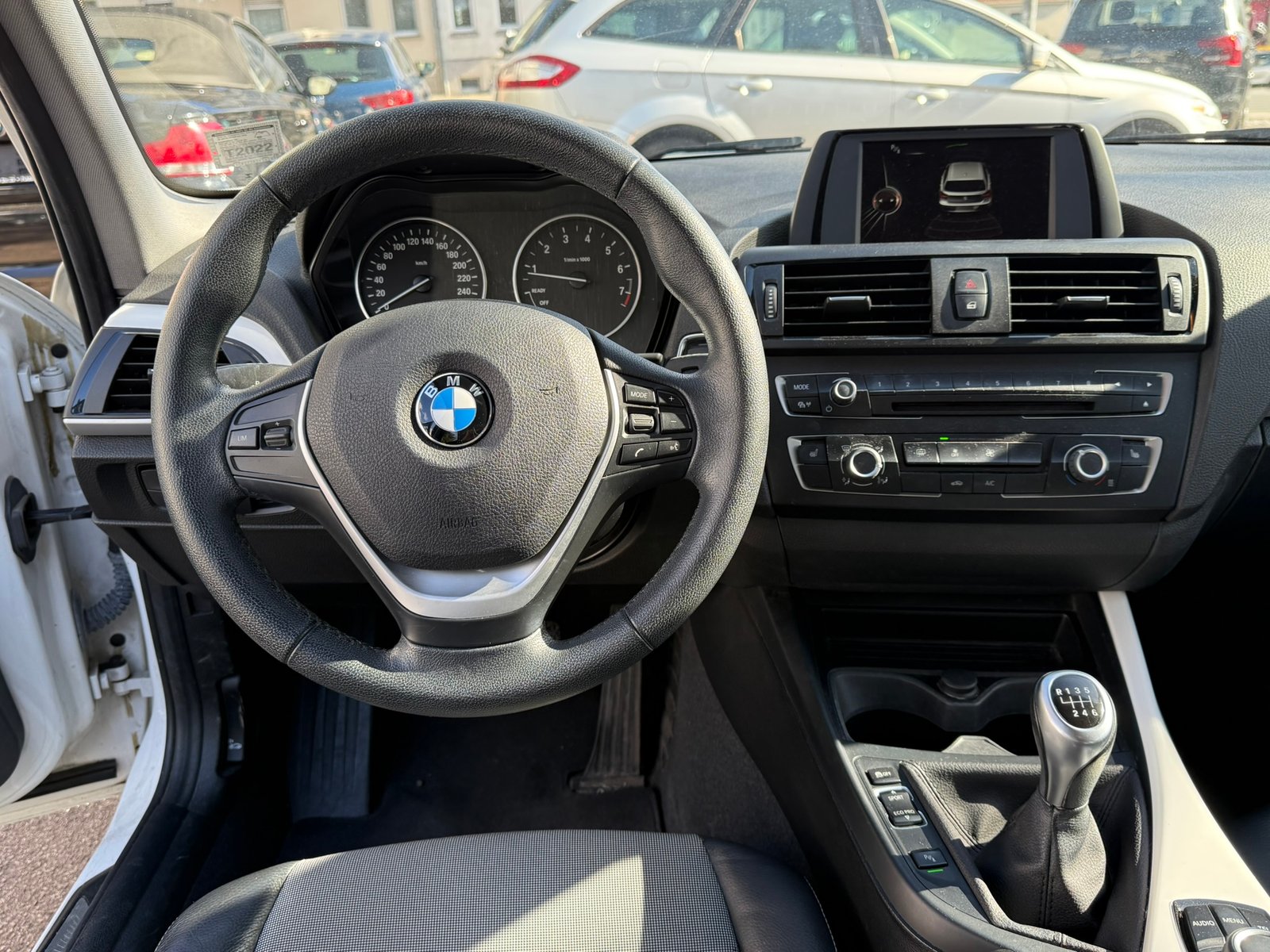 BMW 114i Lim. 5-trg. *1. Hand *TÜV NEU *AHK