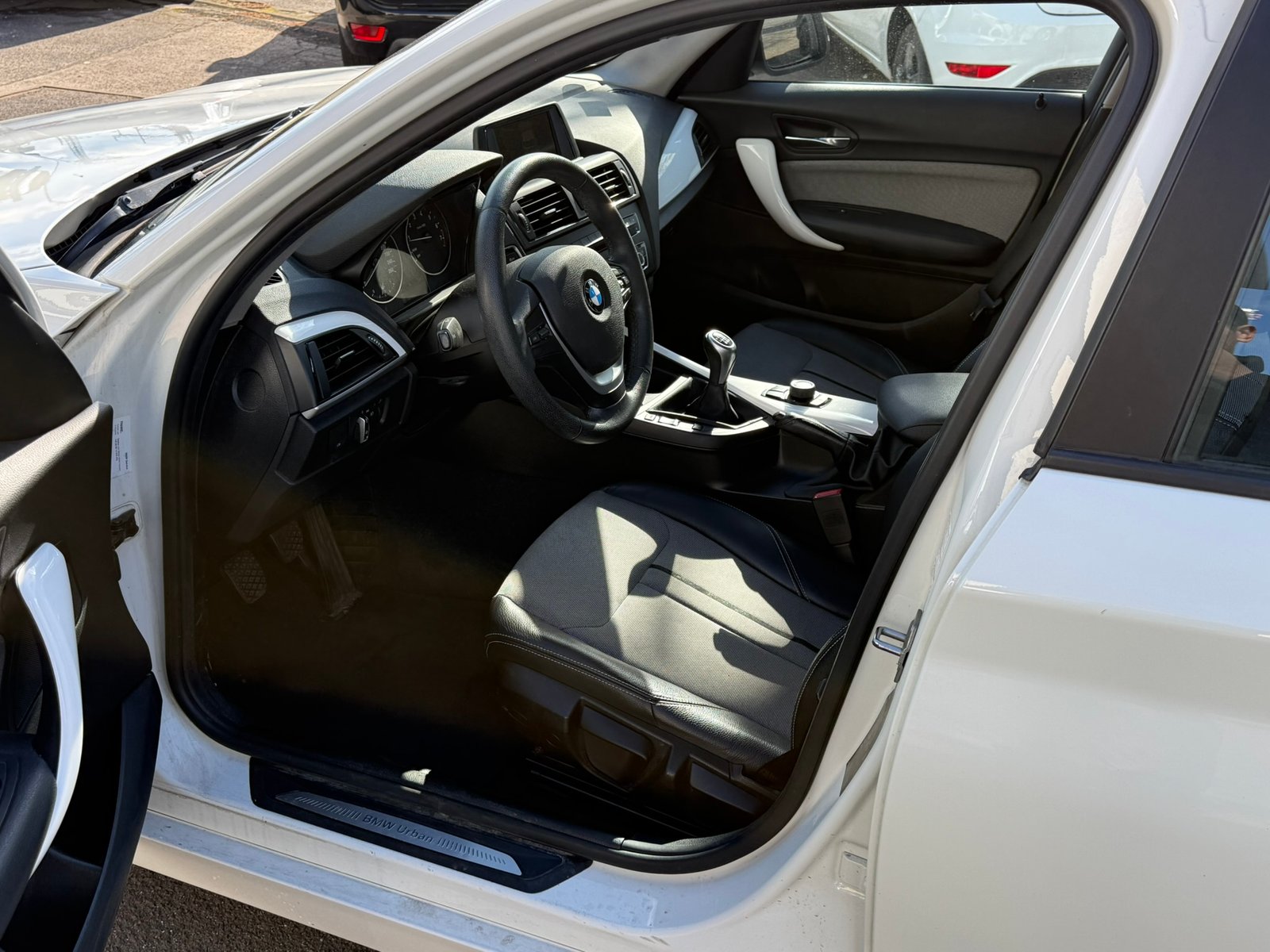 BMW 114i Lim. 5-trg. *1. Hand *TÜV NEU *AHK