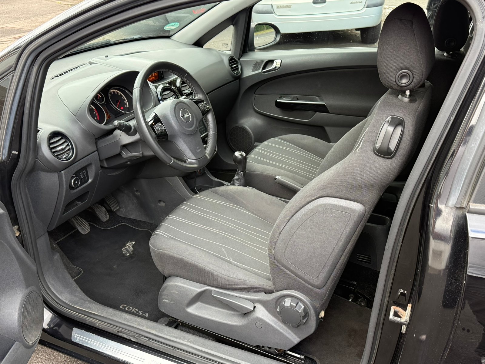 Opel Corsa D *KLIMA *TÜV *4 Zylinder