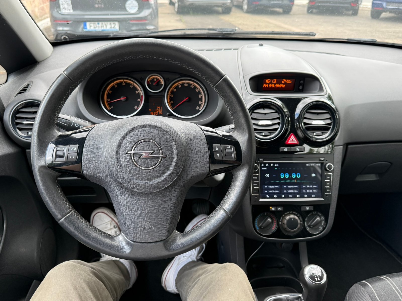 Opel Corsa D *KLIMA *TÜV *4 Zylinder
